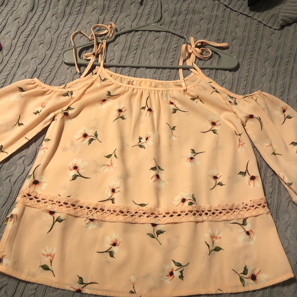 A off shoulder shirt